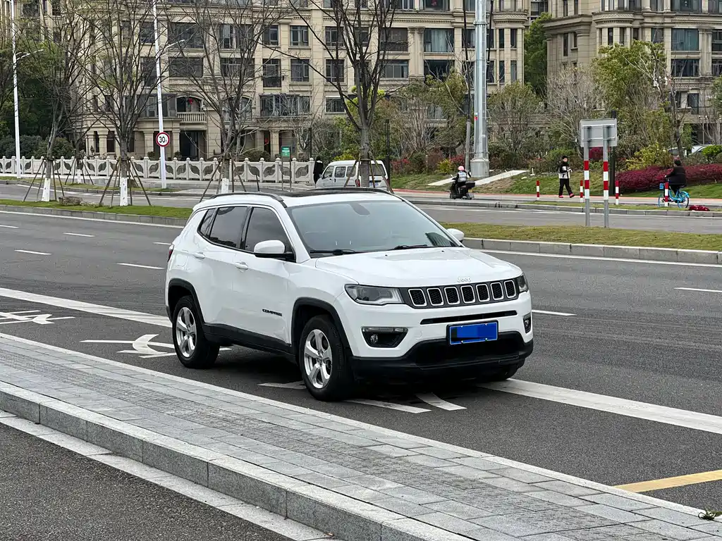 Jeep Compass — фото 4