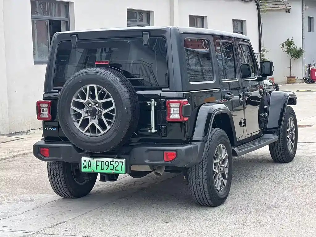 Jeep Wrangler PHEV — фото 11
