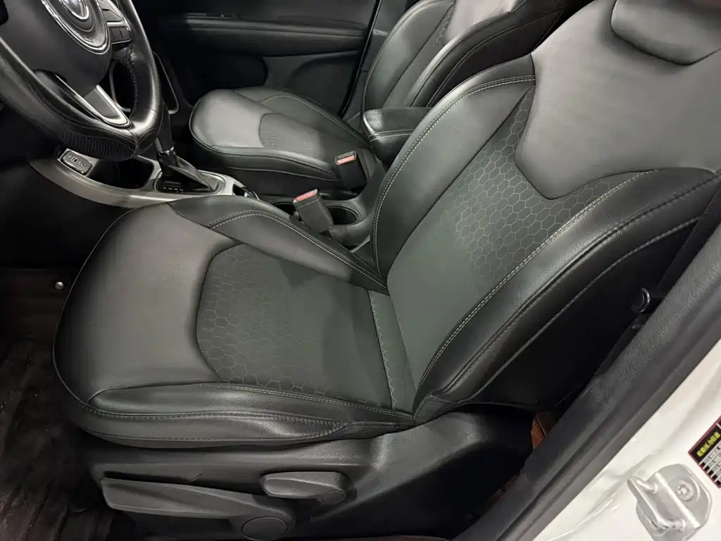 Jeep Compass — фото 11