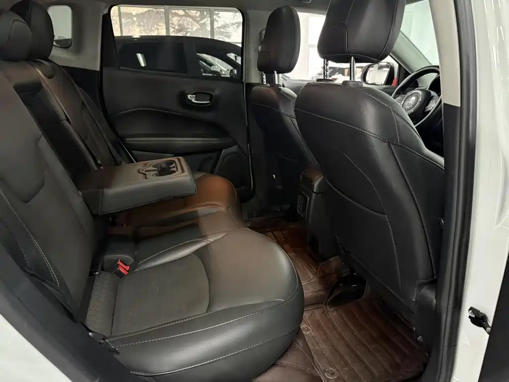 Jeep Compass — фото 17