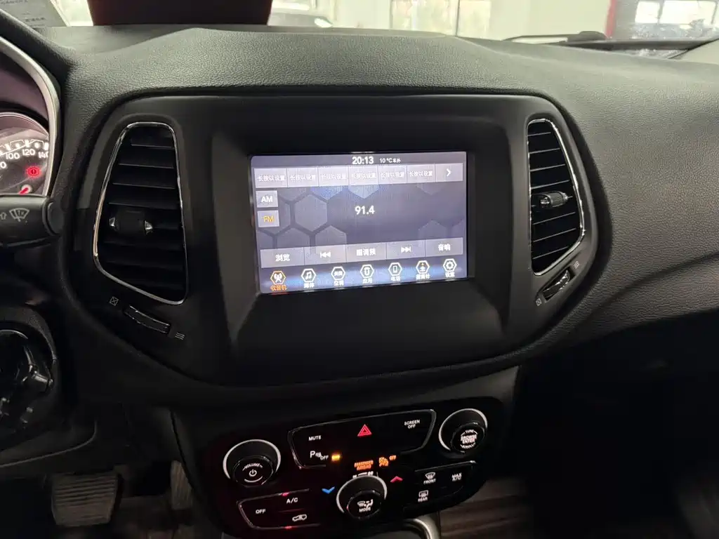 Jeep Compass — фото 18
