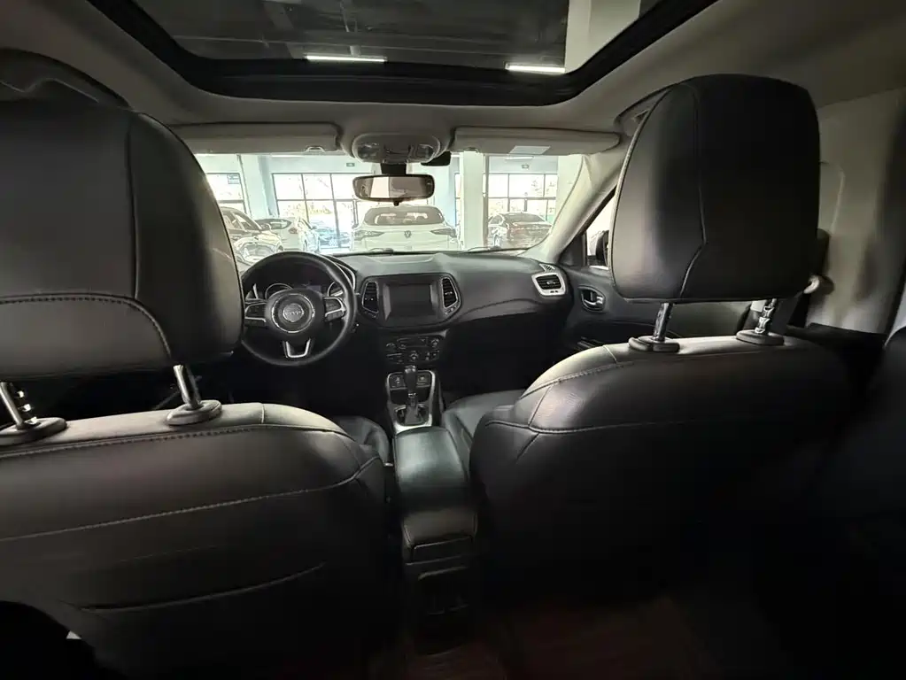 Jeep Compass — фото 4