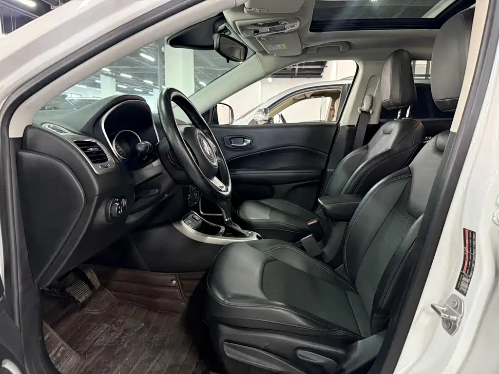 Jeep Compass — фото 6