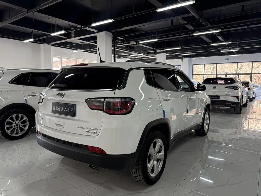 Jeep Compass — фото 7