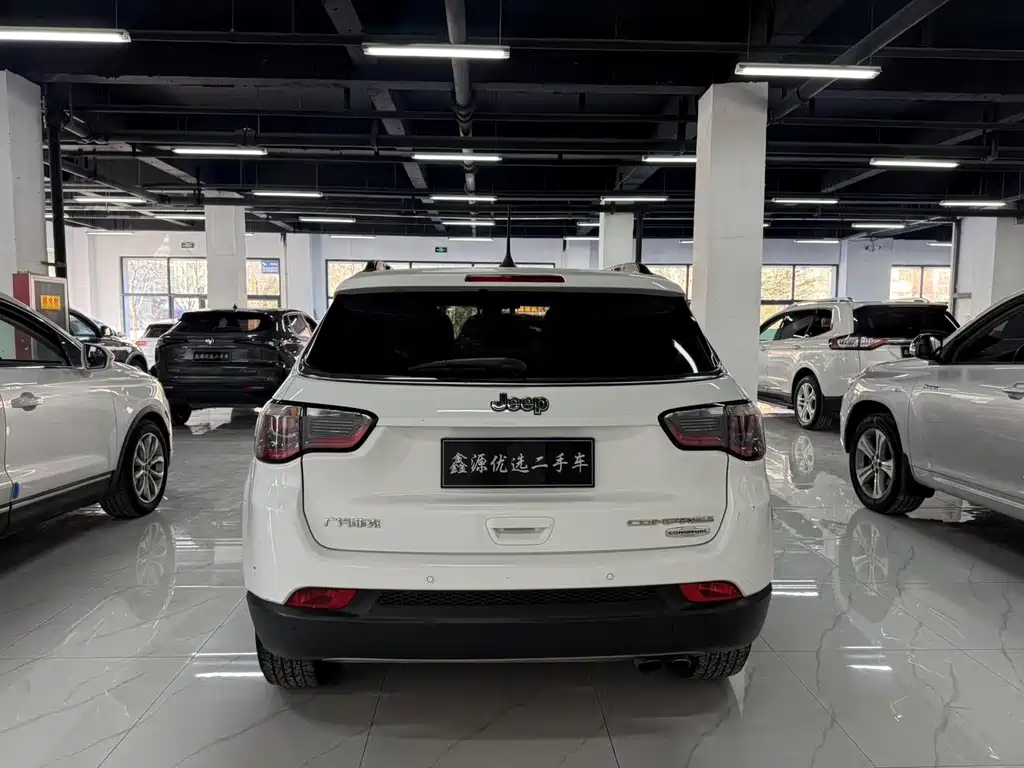 Jeep Compass — фото 8