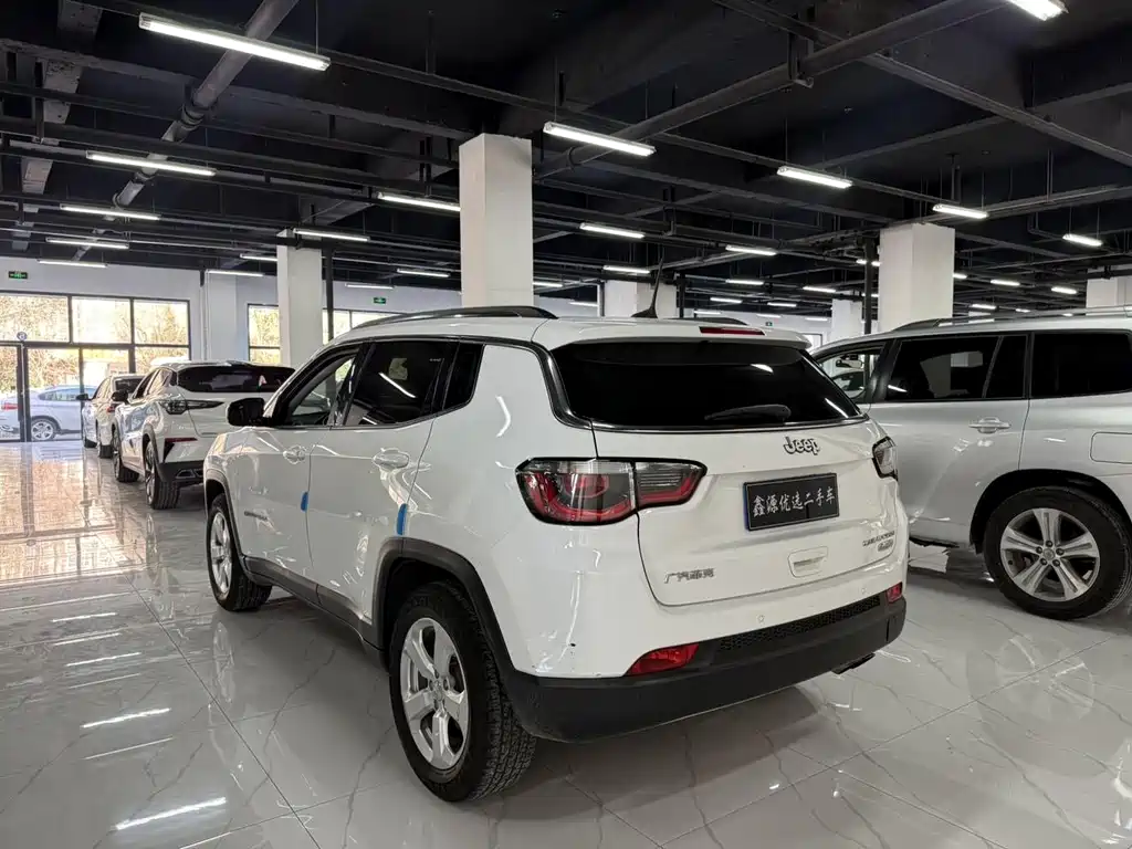 Jeep Compass — фото 9