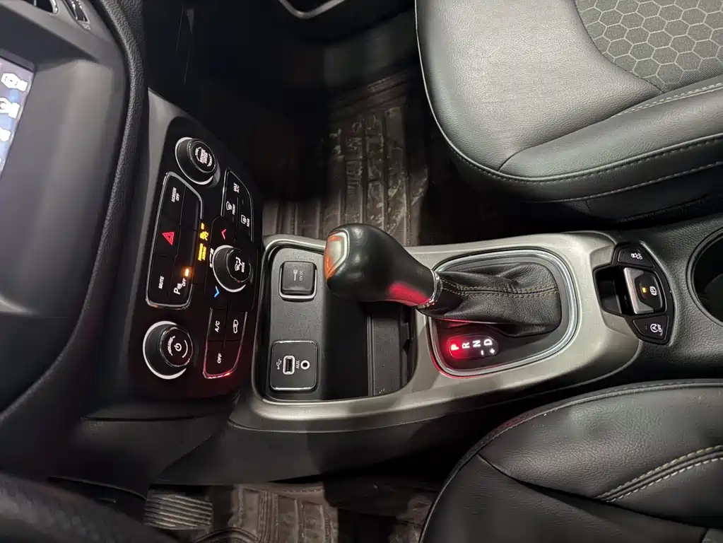 Jeep Compass — фото 10