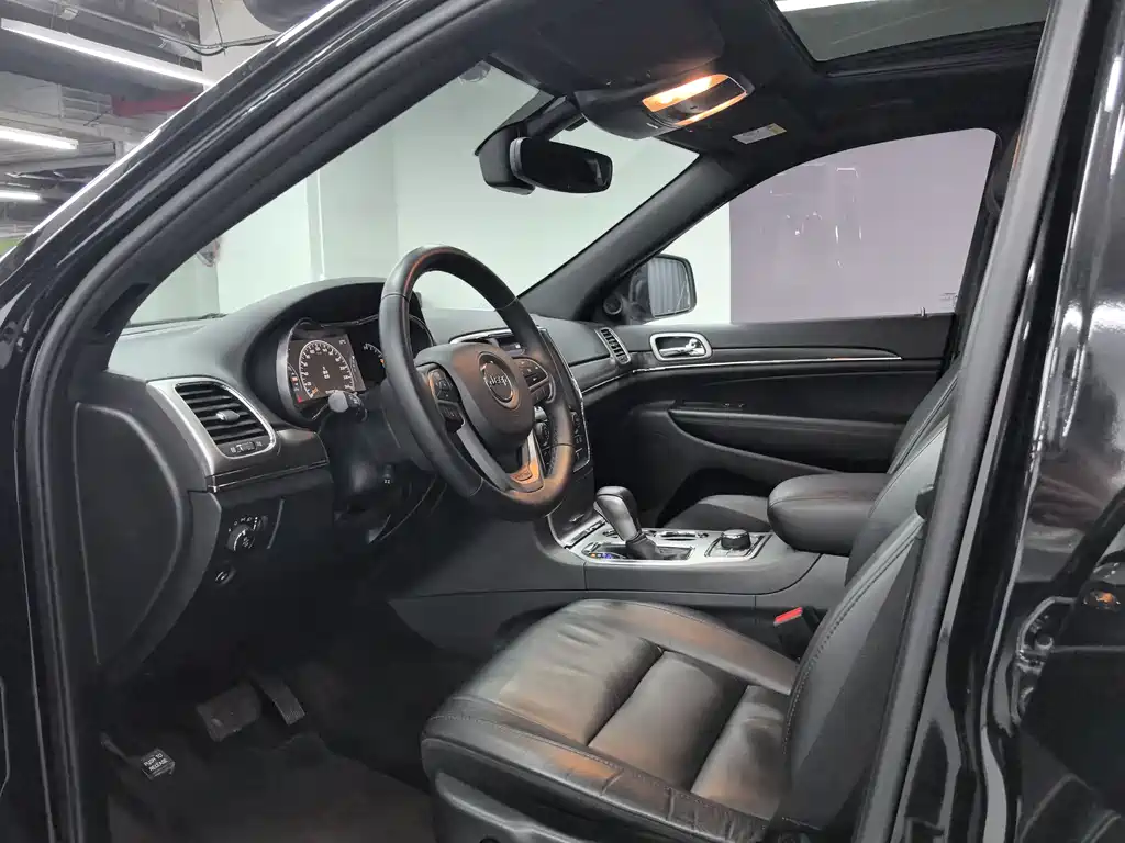 Jeep Grand Cherokee (Import) — фото 4