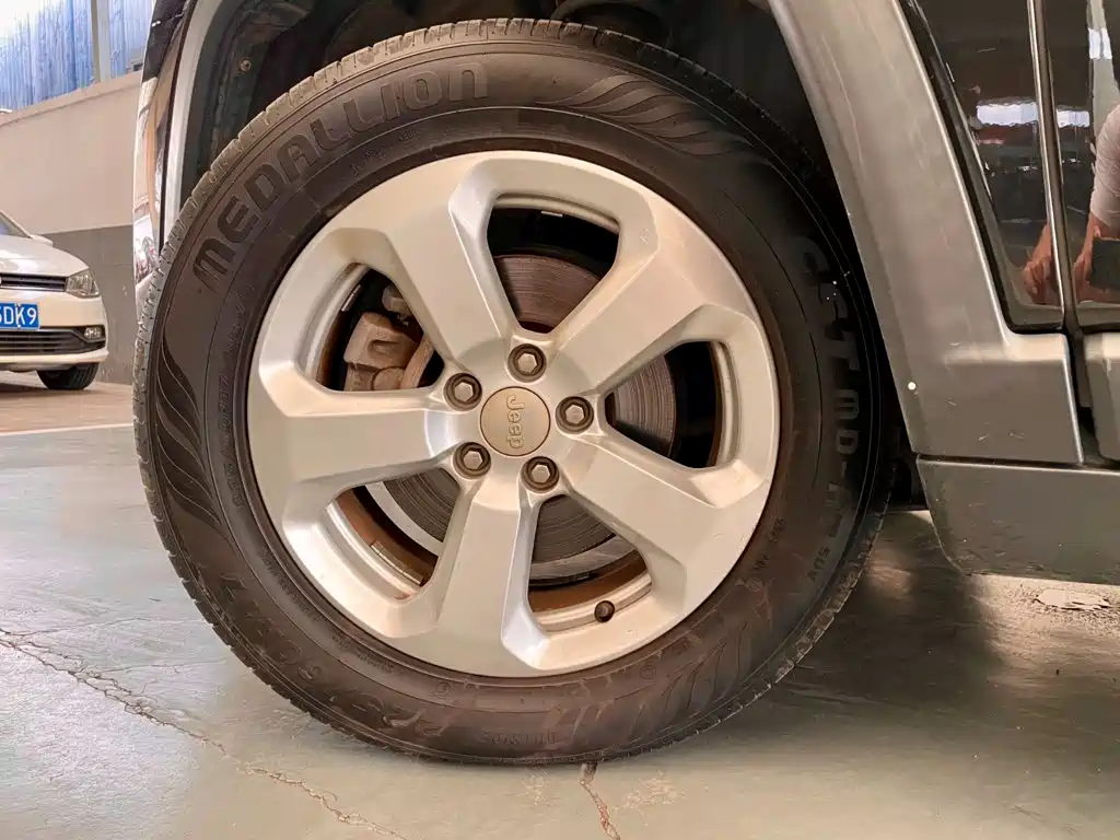 Jeep Compass — фото 17