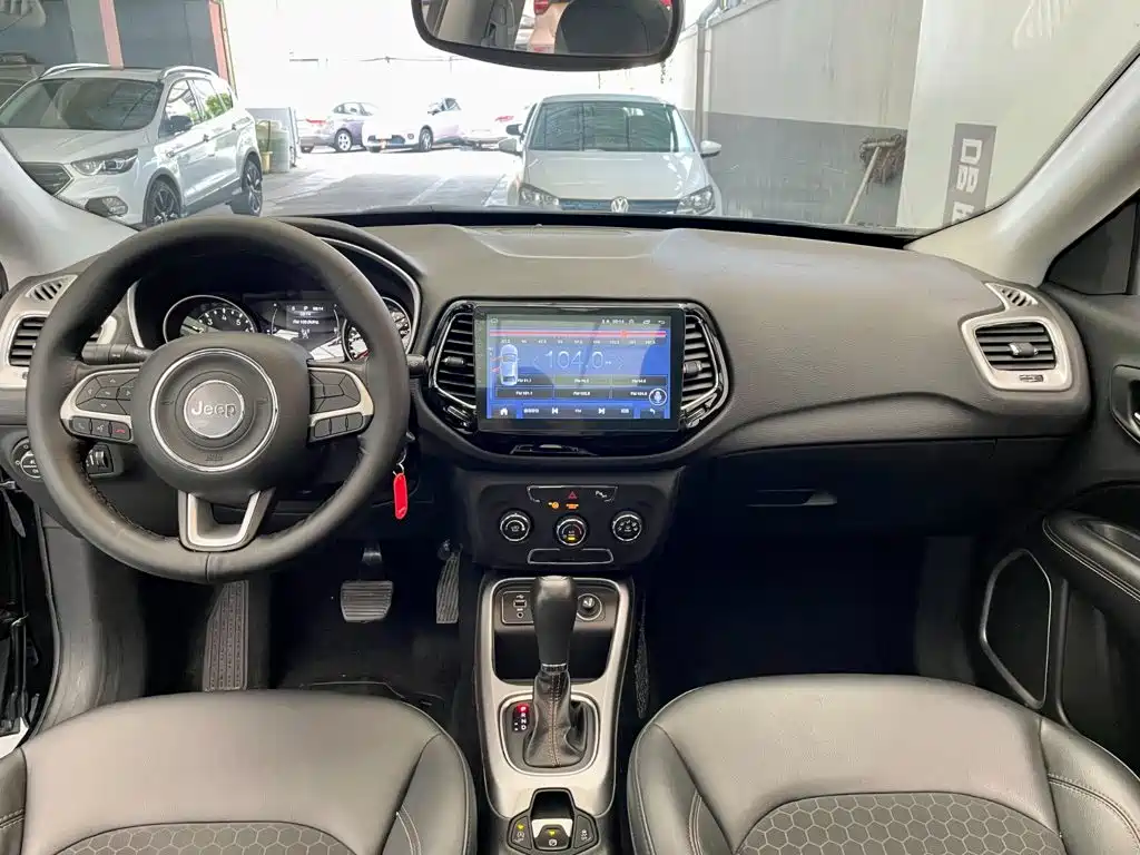Jeep Compass — фото 7