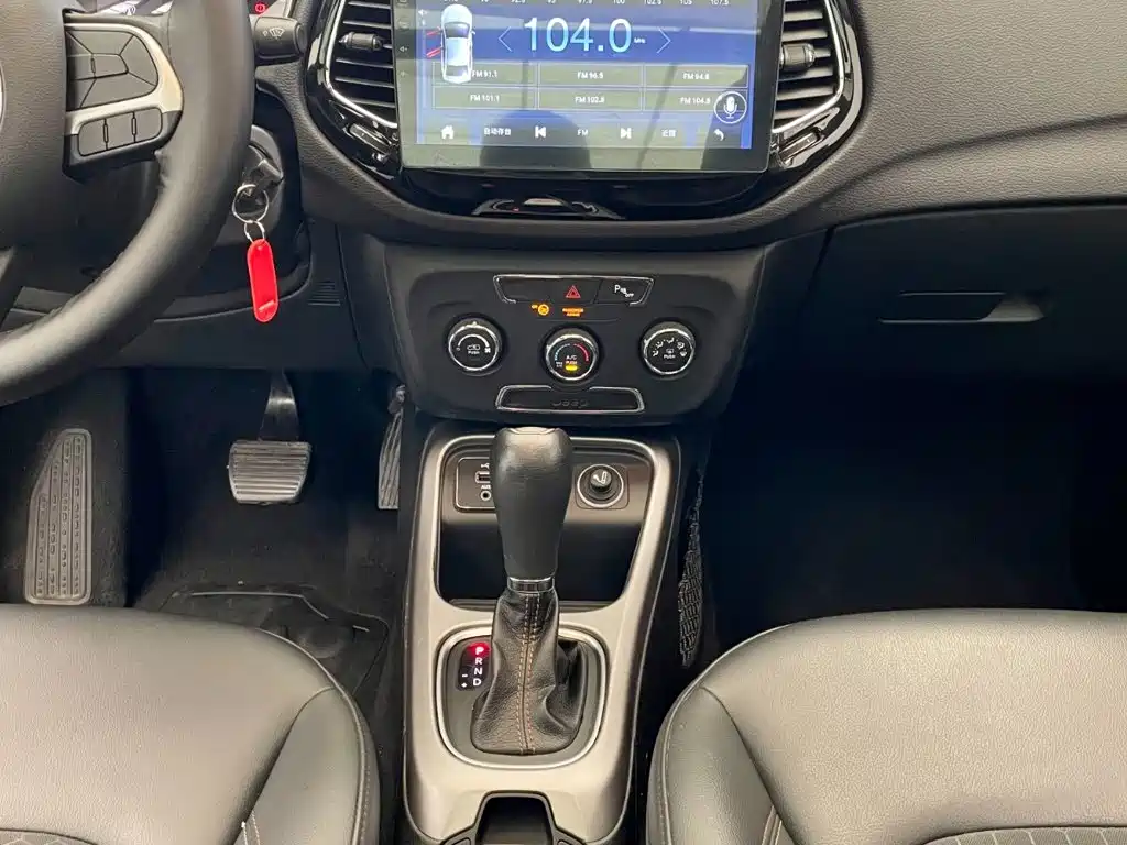 Jeep Compass — фото 8