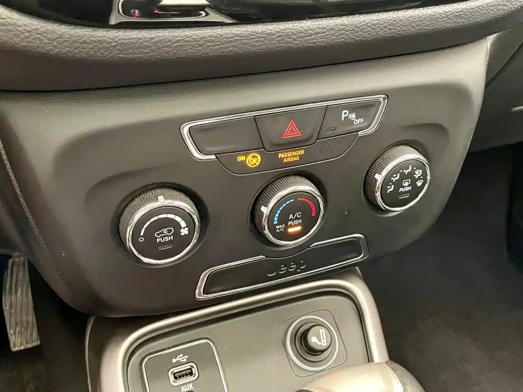 Jeep Compass — фото 10