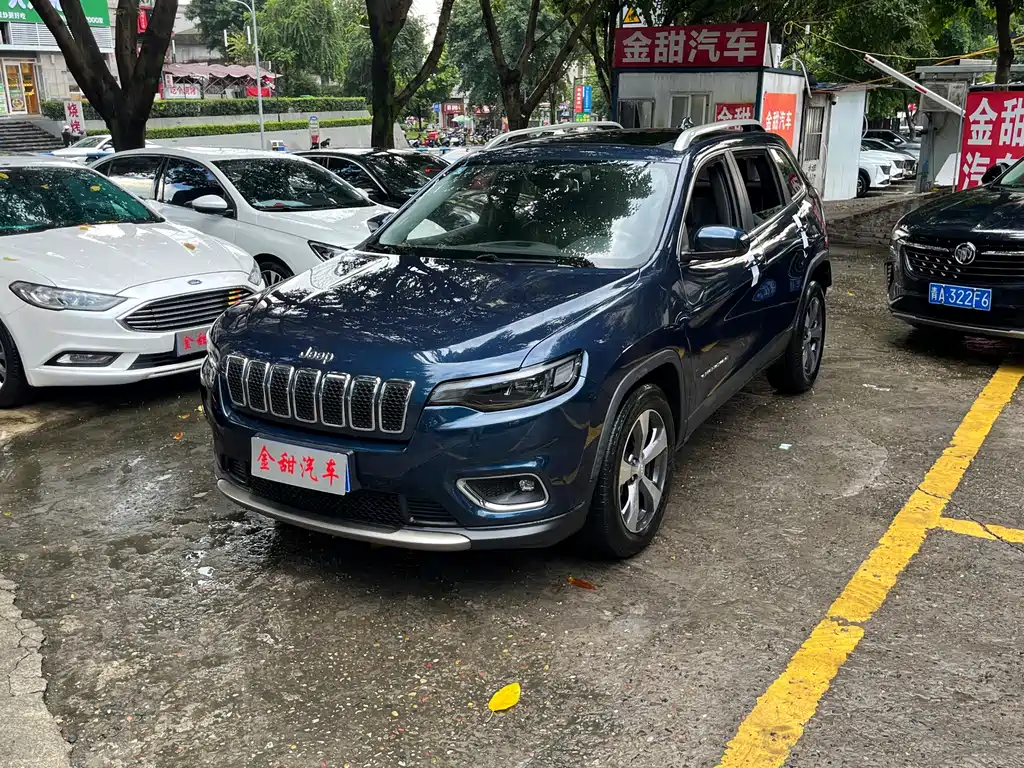 Jeep Cherokee — фото 3