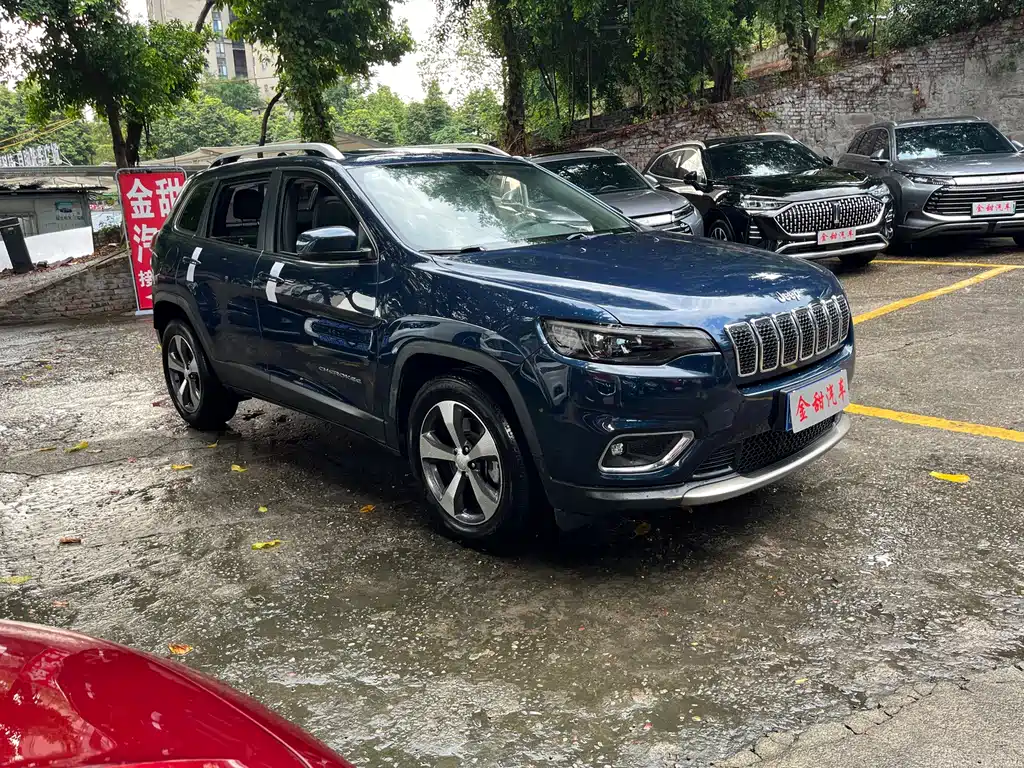 Jeep Cherokee — фото 7