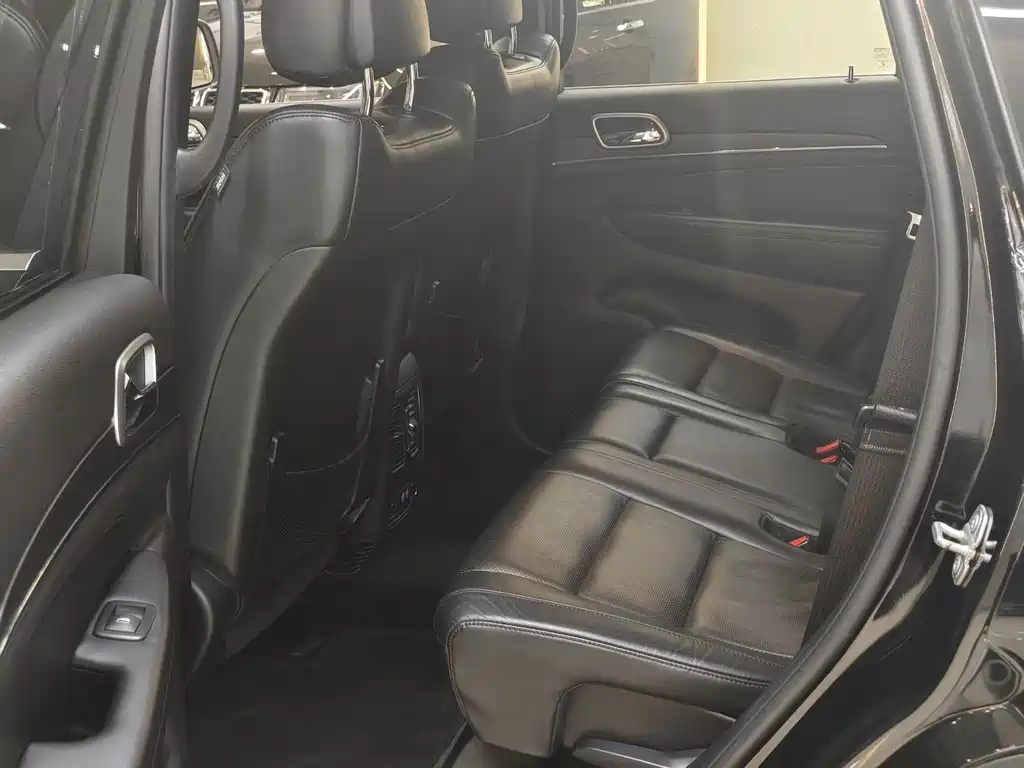 Jeep Grand Cherokee (Import) — фото 11