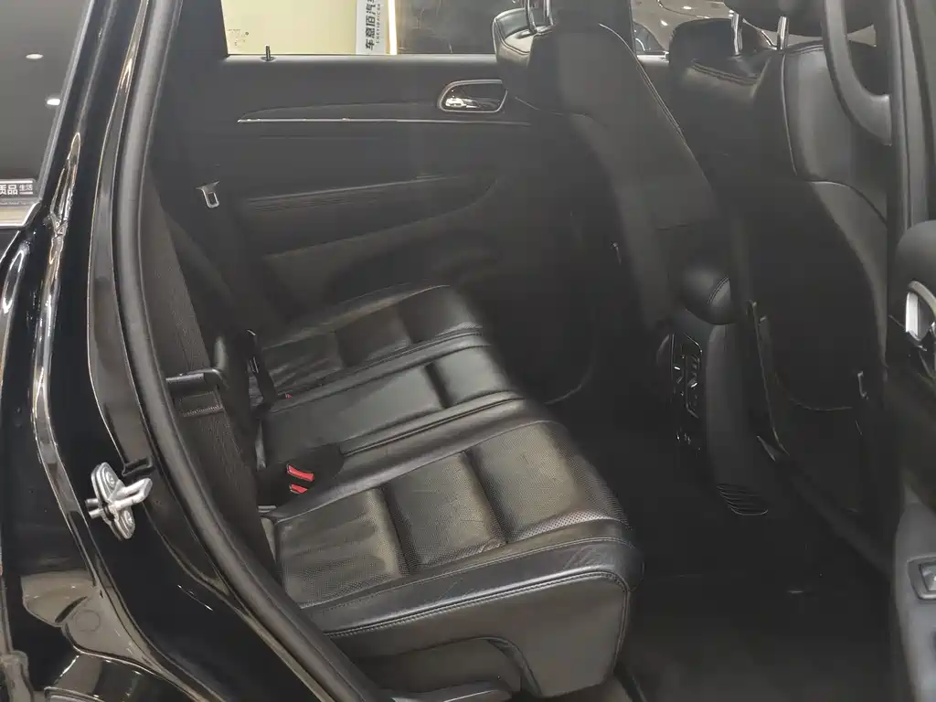 Jeep Grand Cherokee (Import) — фото 13