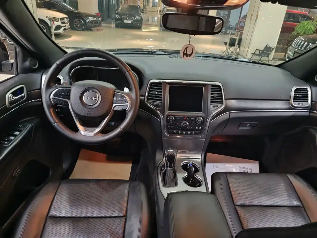 Jeep Grand Cherokee (Import) — фото 14