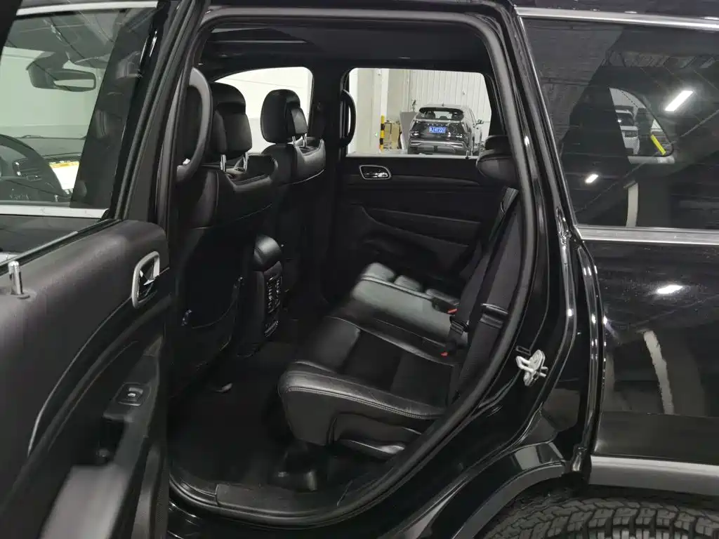 Jeep Grand Cherokee (Import) — фото 15