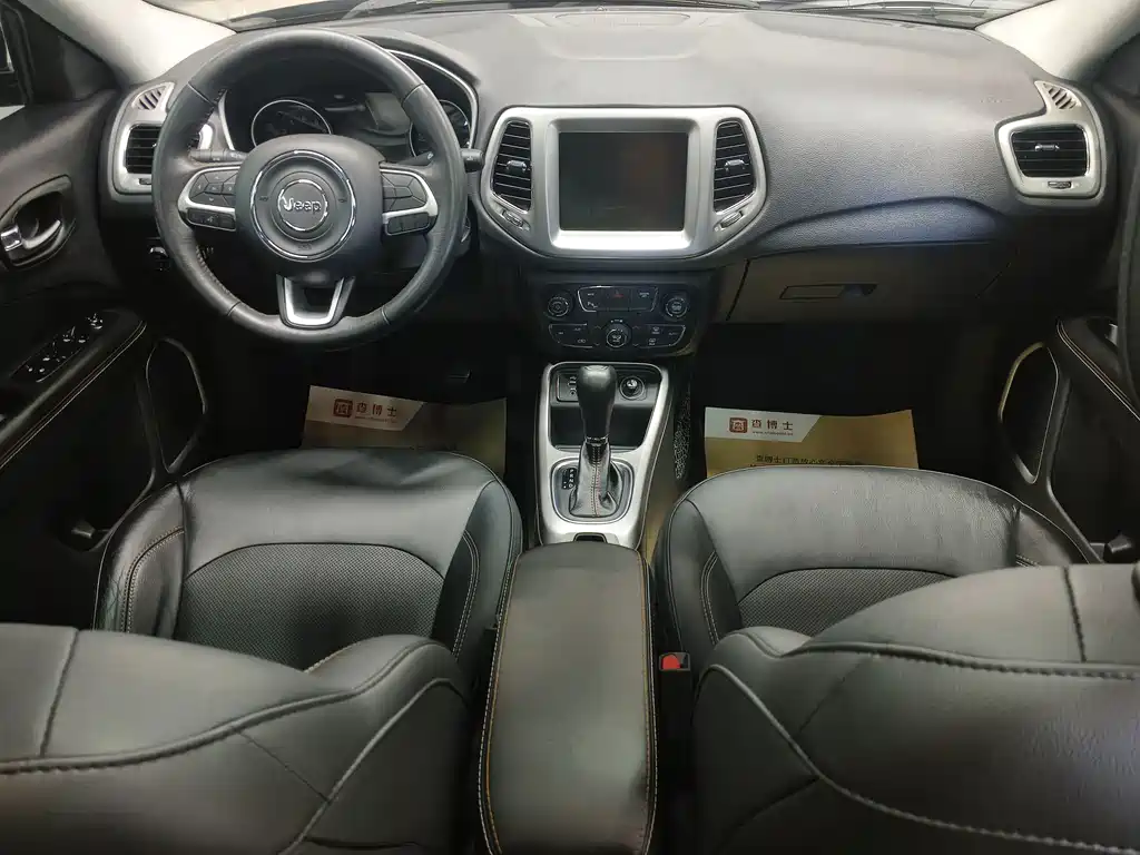 Jeep Compass — фото 4