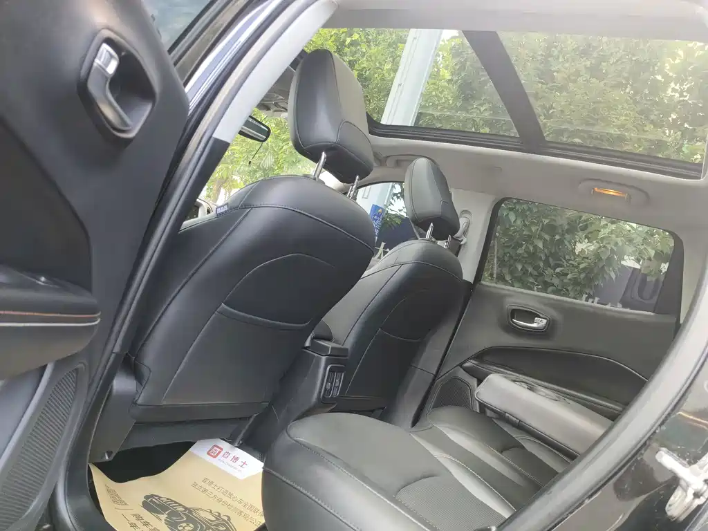 Jeep Compass — фото 6