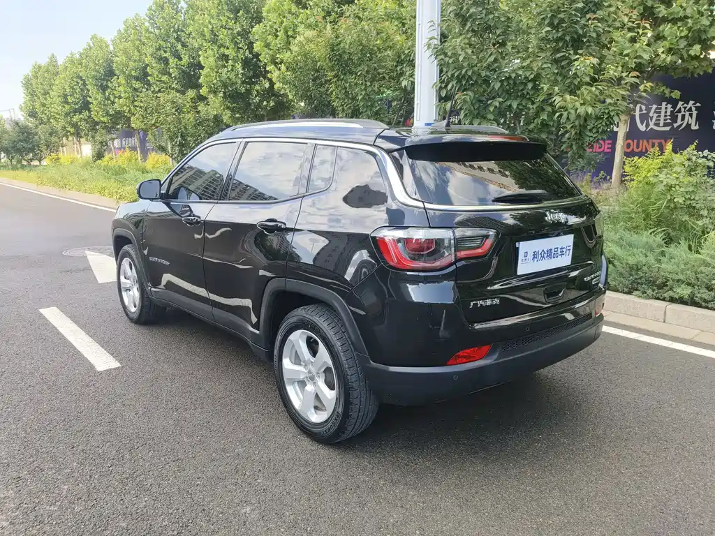 Jeep Compass — фото 9