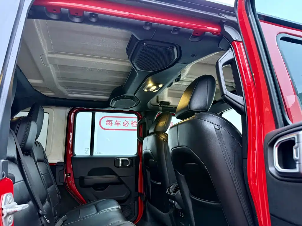 Jeep Wrangler — фото 14