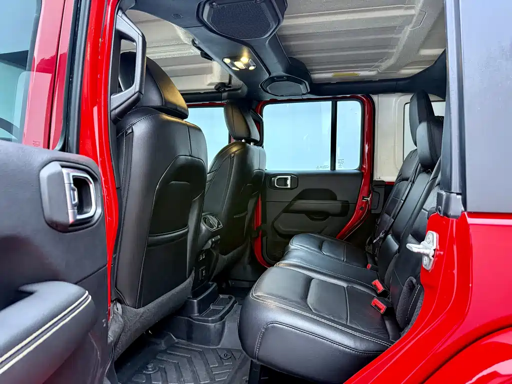 Jeep Wrangler — фото 6