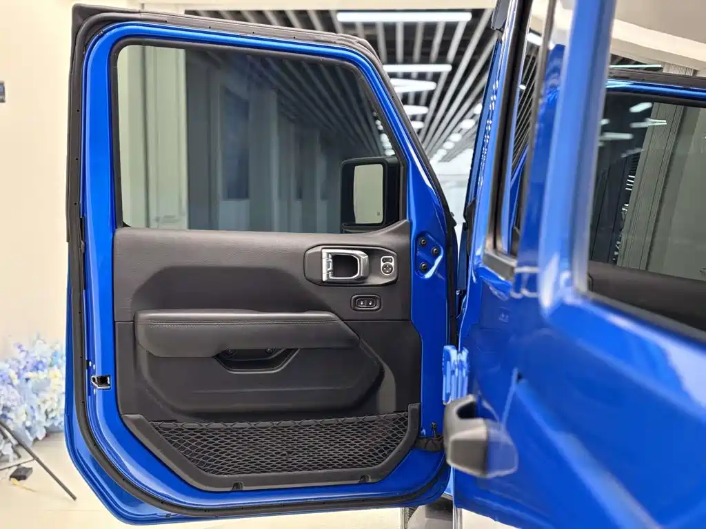 Jeep Wrangler — фото 14