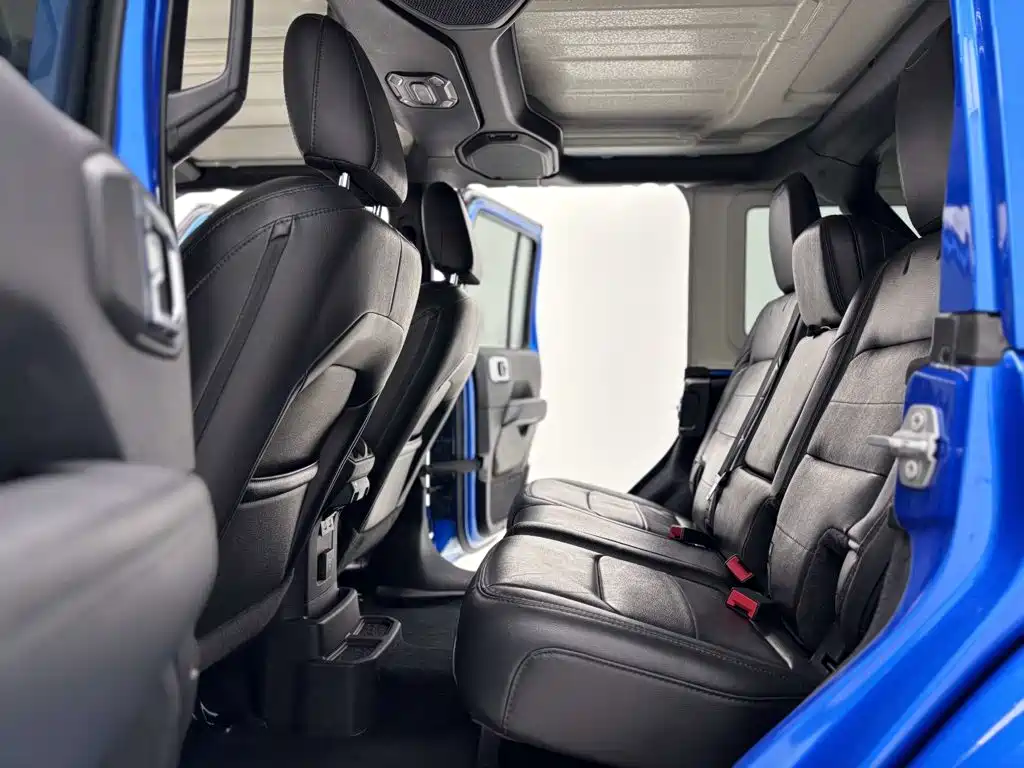 Jeep Wrangler — фото 23