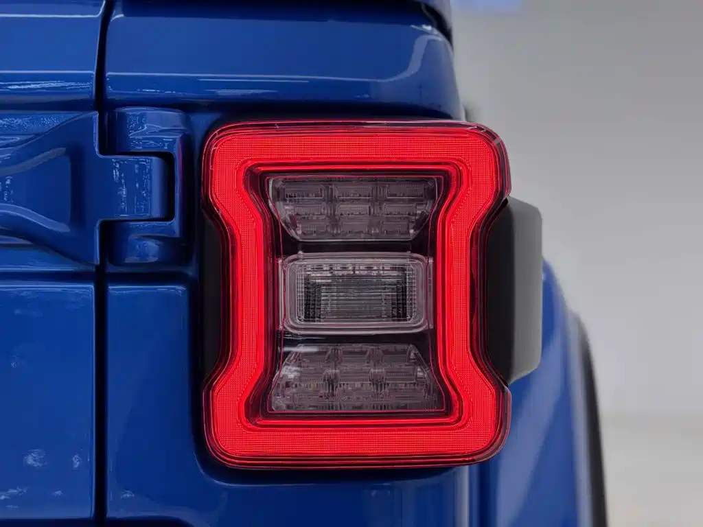 Jeep Wrangler — фото 9
