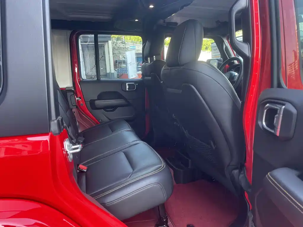 Jeep Wrangler — фото 9