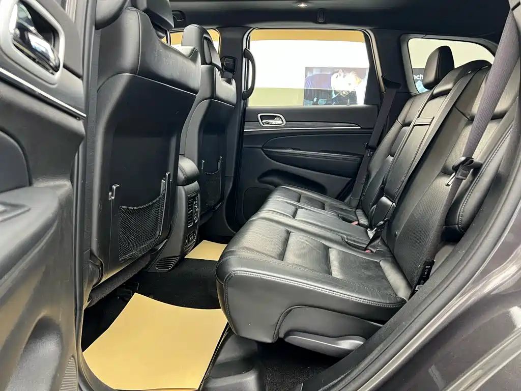 Jeep Grand Cherokee (Import) — фото 21