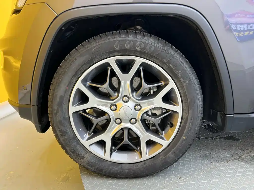 Jeep Grand Cherokee (Import) — фото 10