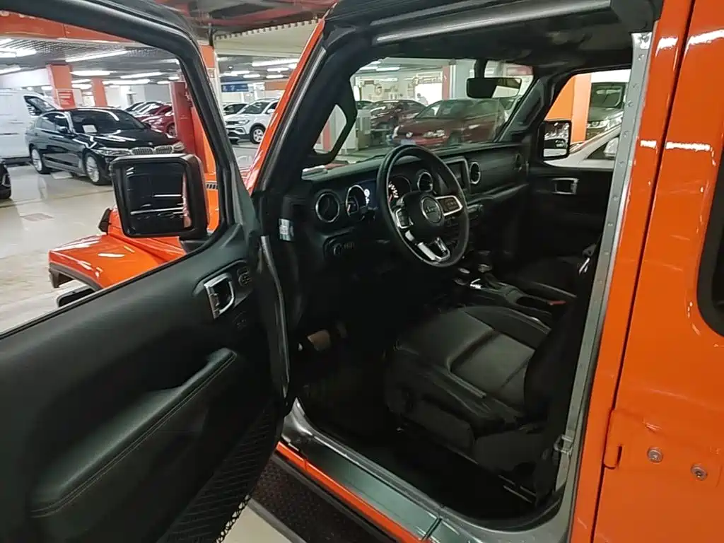Jeep Wrangler — фото 11