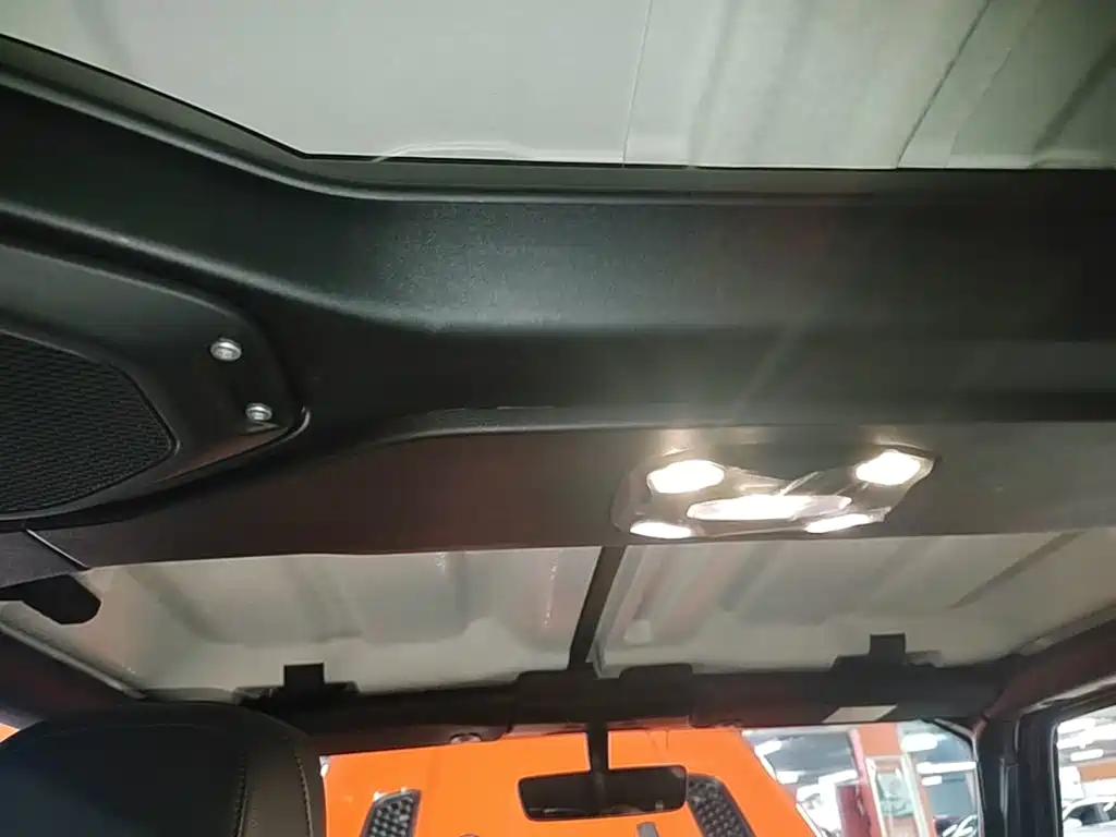 Jeep Wrangler — фото 13