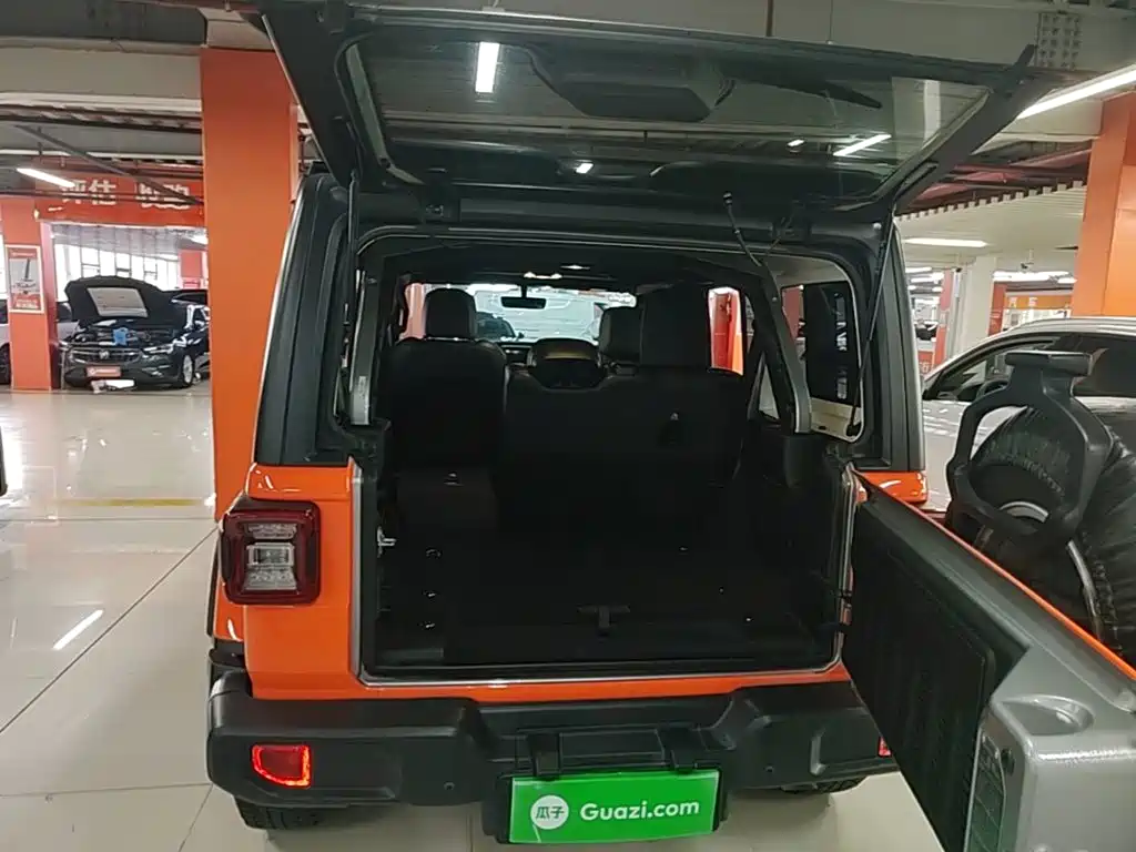 Jeep Wrangler — фото 14
