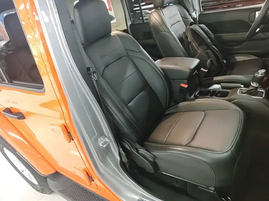 Jeep Wrangler — фото 19