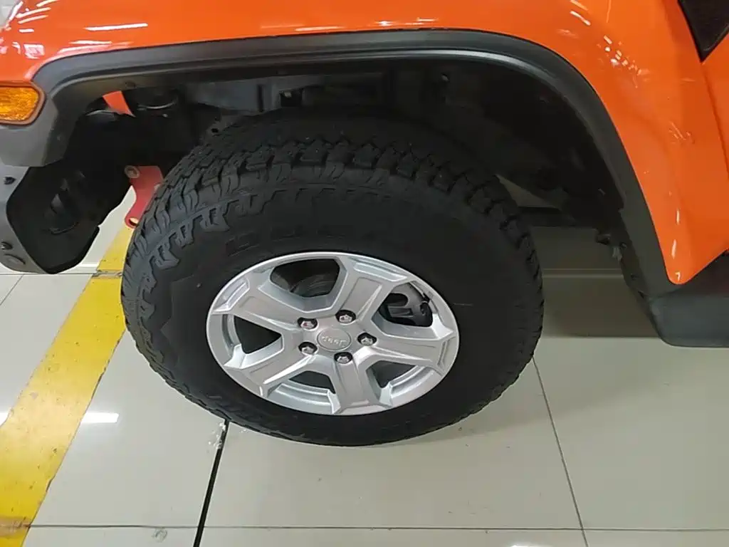 Jeep Wrangler — фото 23
