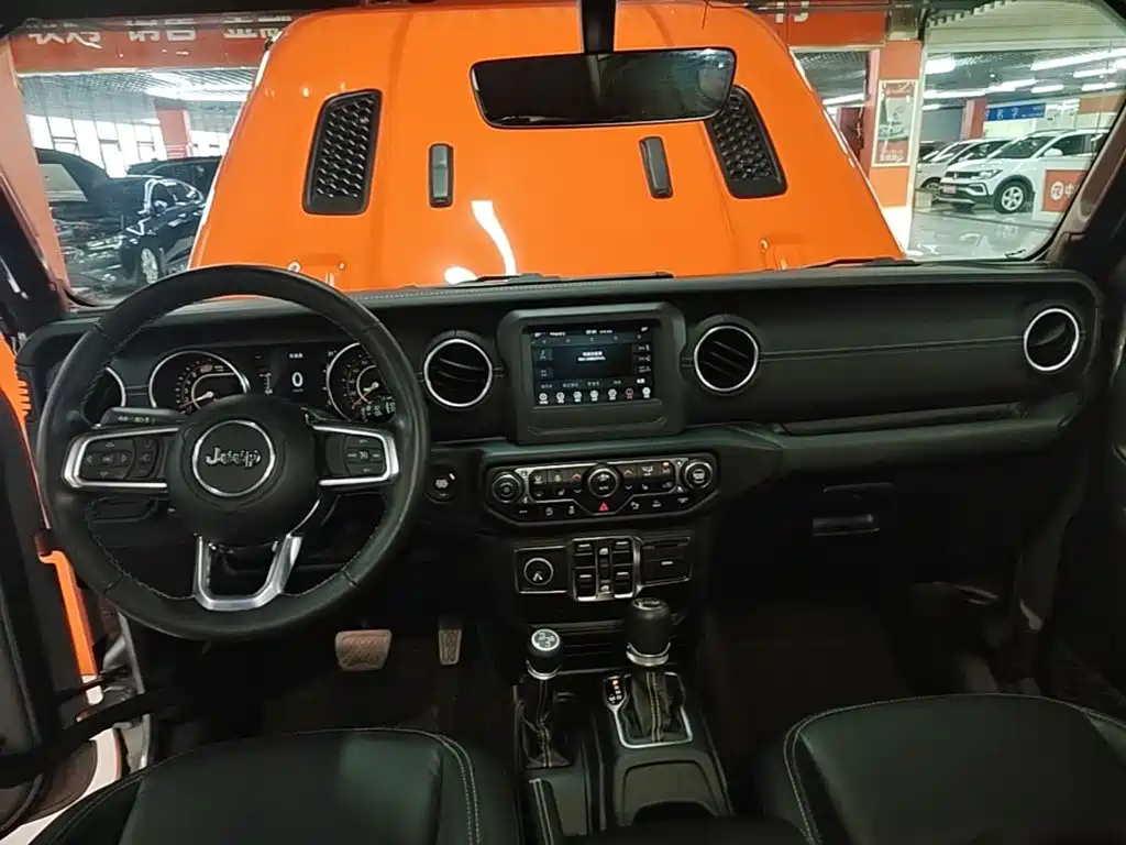 Jeep Wrangler — фото 10