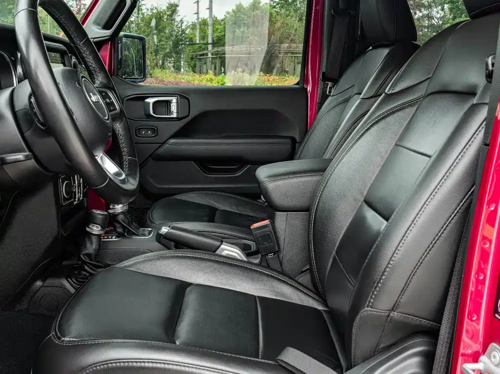 Jeep Wrangler — фото 11