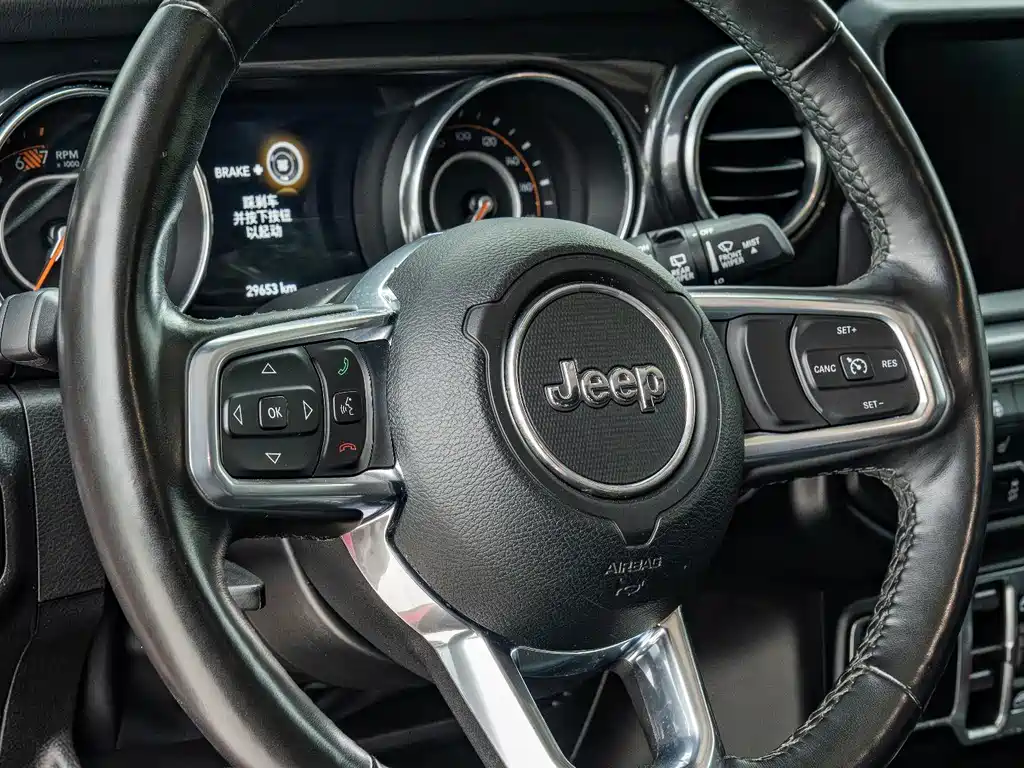 Jeep Wrangler — фото 13