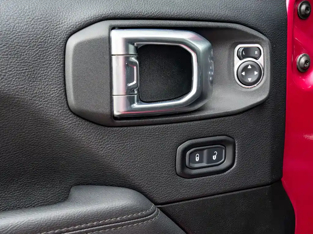 Jeep Wrangler — фото 18