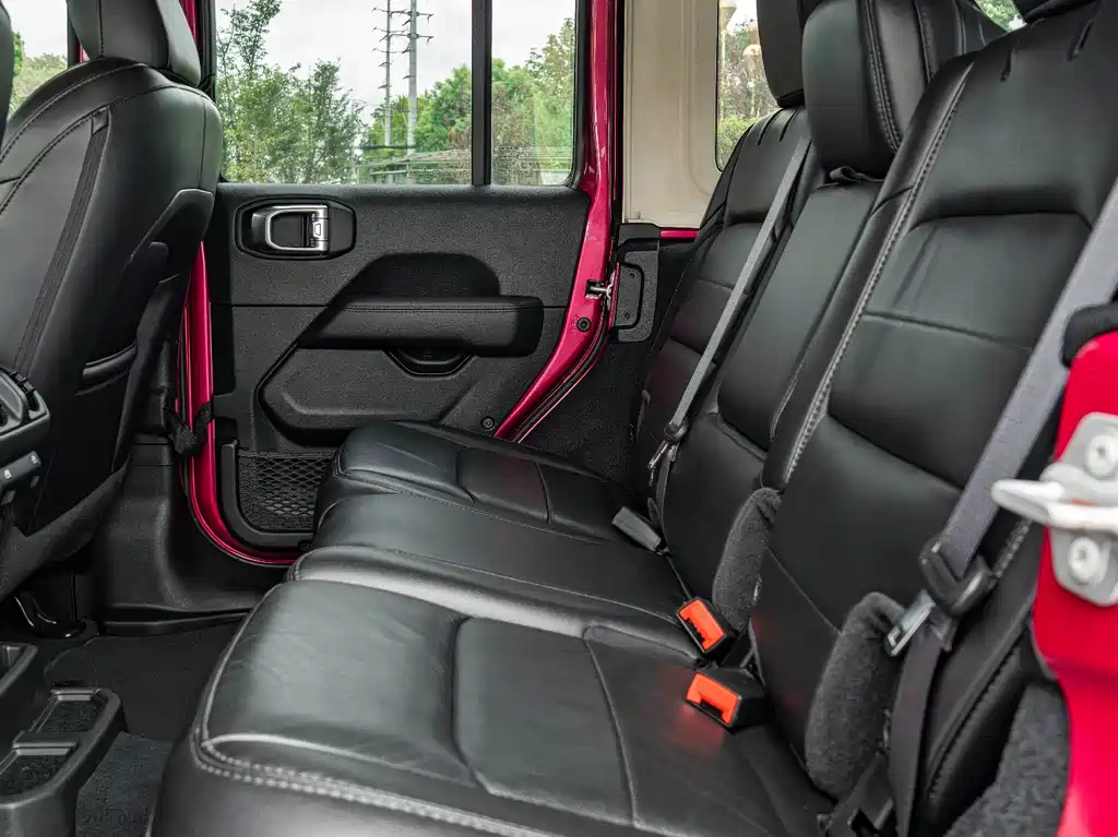 Jeep Wrangler — фото 19