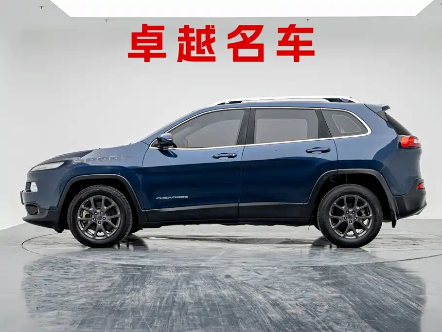 Jeep Cherokee — фото 8