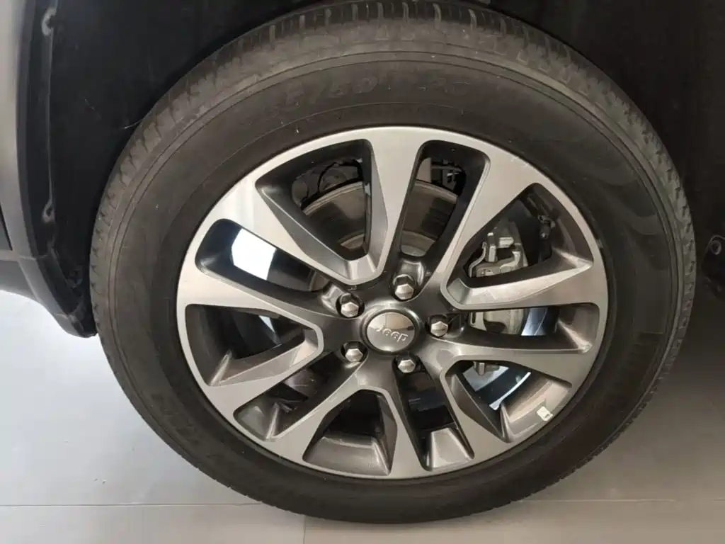 Jeep Grand Cherokee (Import) — фото 23