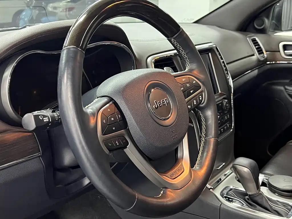 Jeep Grand Cherokee (Import) — фото 11