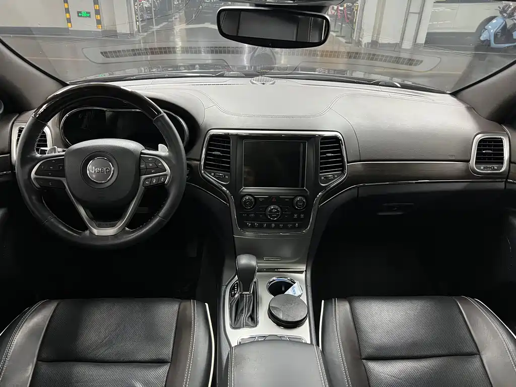 Jeep Grand Cherokee (Import) — фото 9