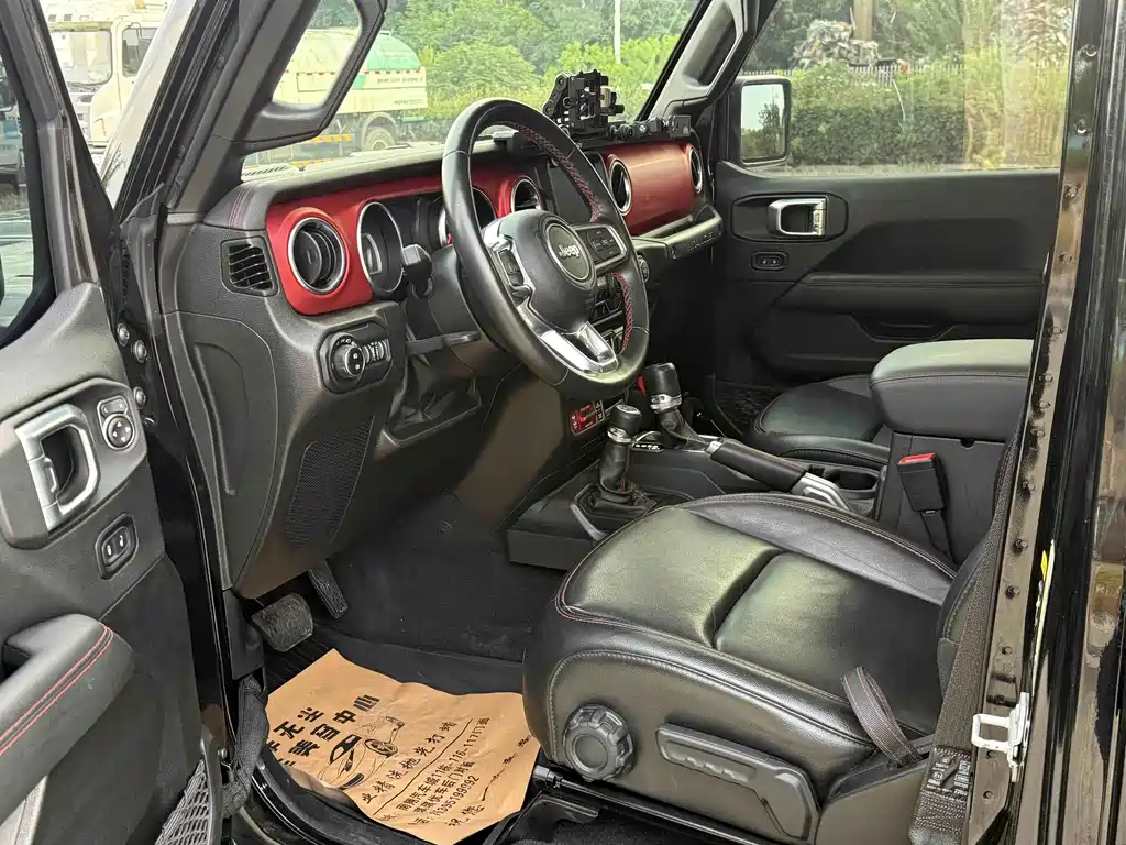 Jeep Wrangler — фото 9