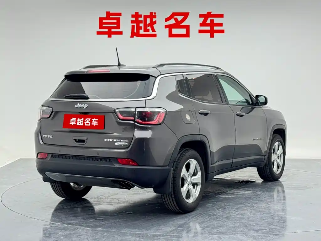 Jeep Compass — фото 2