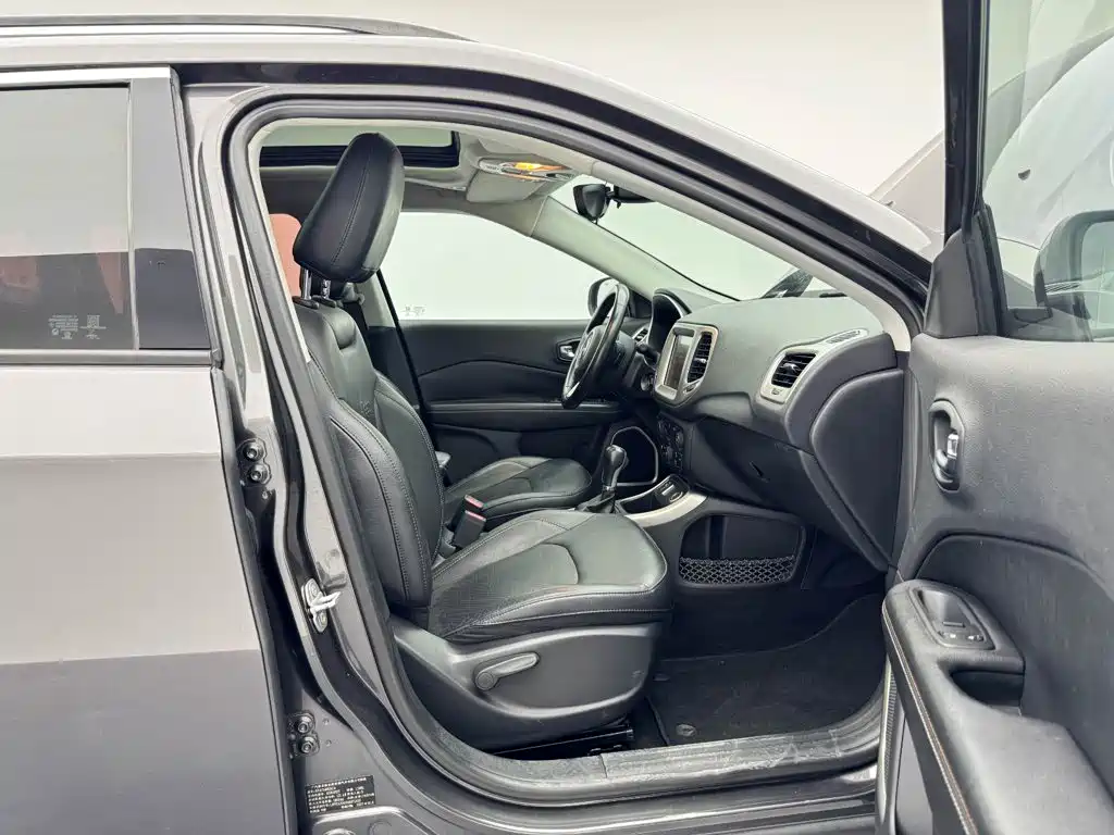 Jeep Compass — фото 23